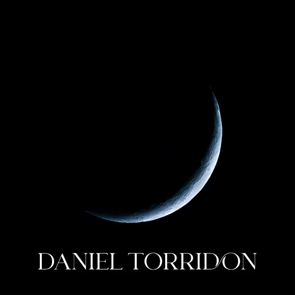 EARTHSHINE